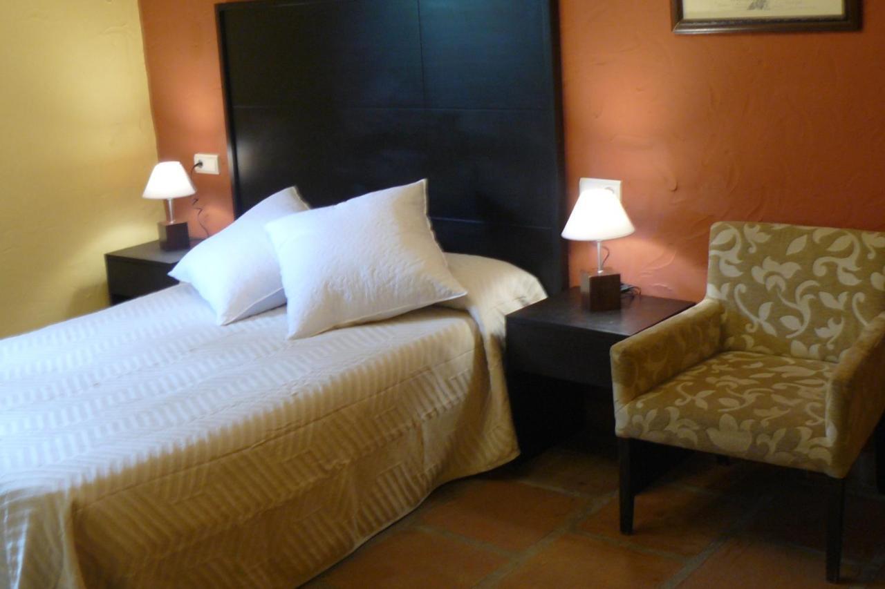 Hotel Restaurante Las Buitreras El Colmenar Bagian luar foto