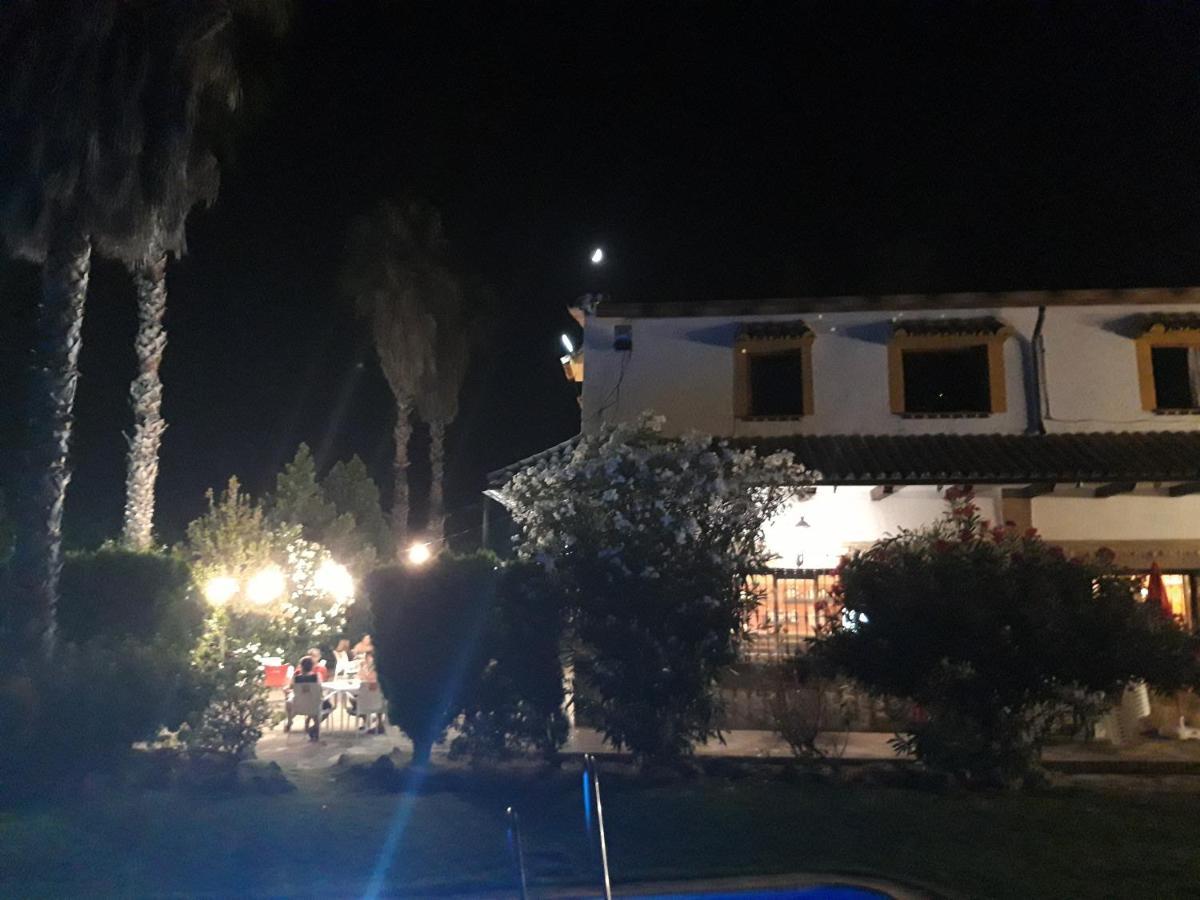 Hotel Restaurante Las Buitreras El Colmenar Bagian luar foto