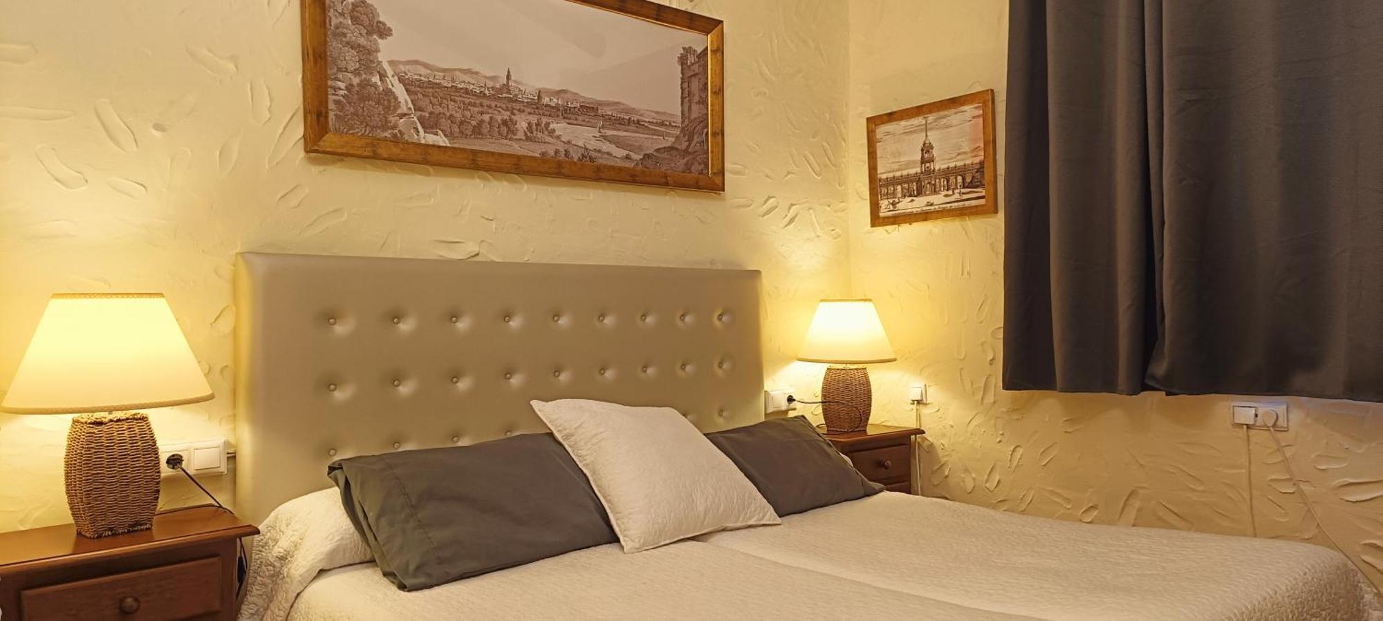 Hotel Restaurante Las Buitreras El Colmenar Bagian luar foto