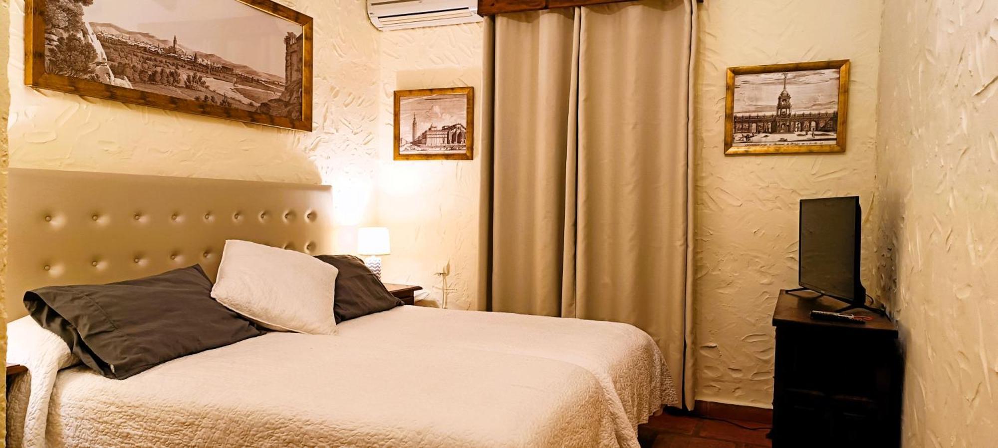 Hotel Restaurante Las Buitreras El Colmenar Bagian luar foto