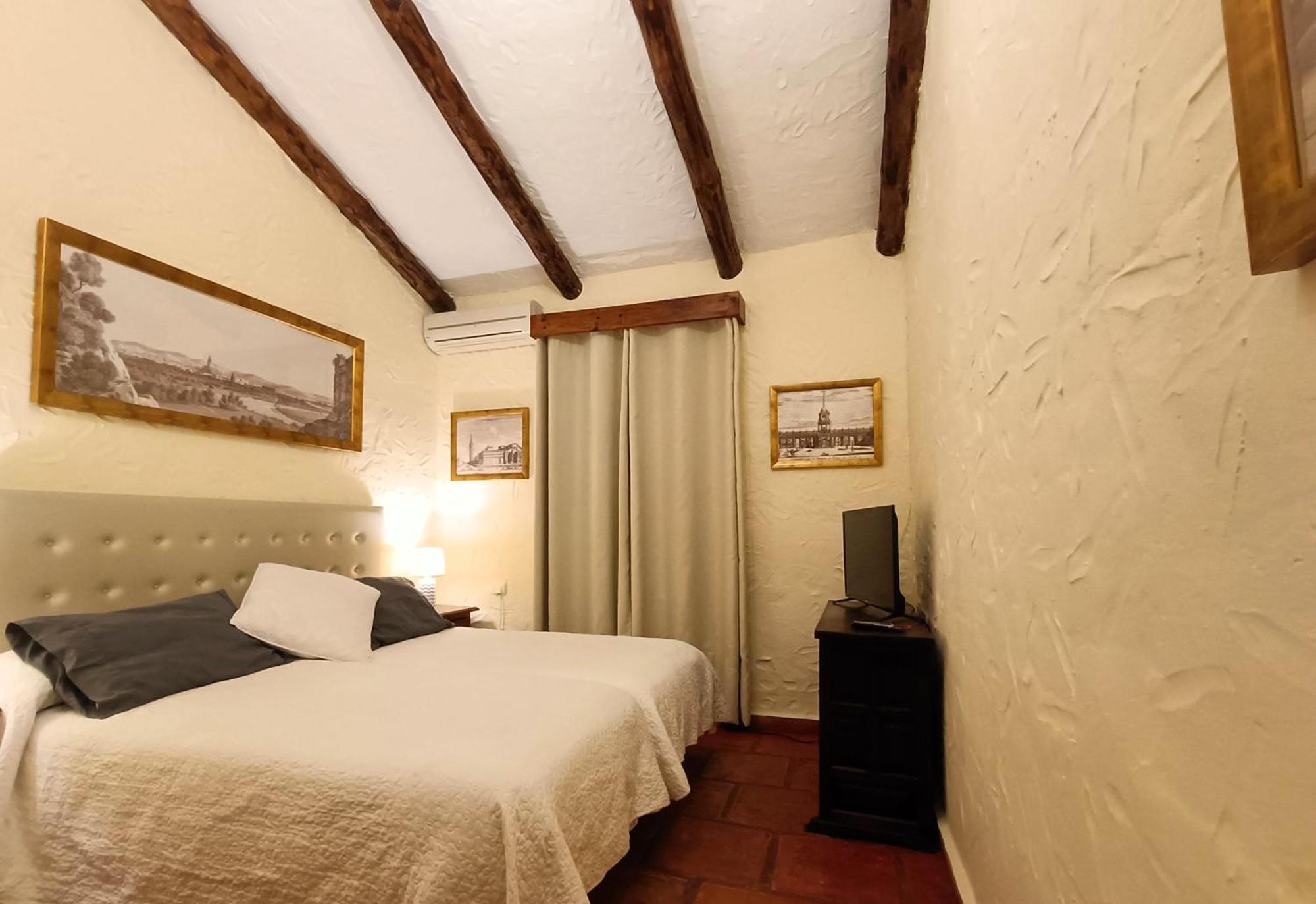 Hotel Restaurante Las Buitreras El Colmenar Bagian luar foto